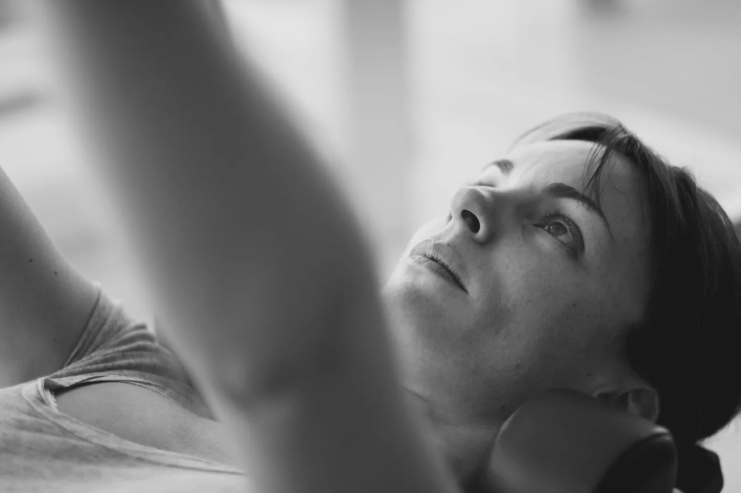 Portrait en noir et blanc pendant un exercice